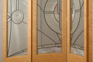 在庫未使用品　IDC大塚家具　松創　バーズアイ(鳥眼杢)　メープル　ステンドグラスの4面衝立(つい立て、パーテーション)(定価約195万円)(R-041682)
