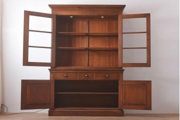 在庫未使用品　IDC大塚家具　ヘンレドン(HENREDON)　2000-22　アンティーク調　ダウンライト付き　ゆらゆらガラス入りのキャビネット(食器棚、飾り棚)(定価約85万円)(R-041688)