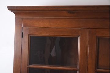 在庫未使用品　IDC大塚家具　ヘンレドン(HENREDON)　2000-22　アンティーク調　ダウンライト付き　ゆらゆらガラス入りのキャビネット(食器棚、飾り棚)(定価約85万円)(R-041688)