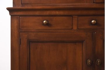 在庫未使用品　IDC大塚家具　ヘンレドン(HENREDON)　2000-22　アンティーク調　ダウンライト付き　ゆらゆらガラス入りのキャビネット(食器棚、飾り棚)(定価約85万円)(R-041688)