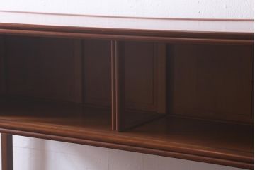 中古　指物家具　高級杉材使用　総無垢材　秋田杉　国産　高級感漂う上質な茶棚(飾り棚、収納棚)(R-041691)