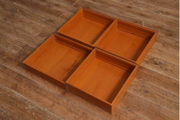 中古　指物家具　高級杉材使用　総無垢材　秋田杉　国産　高級感漂う上質な茶棚(飾り棚、収納棚)(R-041691)