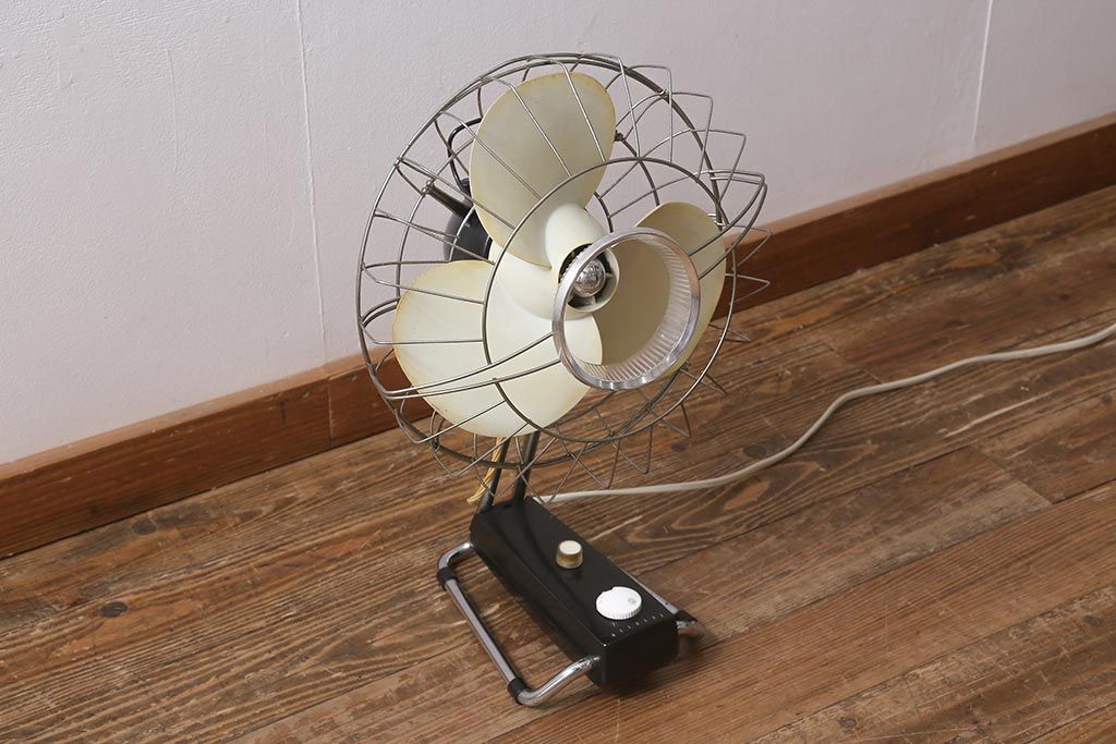 レトロ家具　昭和中期　日立(HITACHI)　オルゴール機能付き　ノスタルジックな雰囲気の30cm卓上扇風機(ファン)(R-041693)