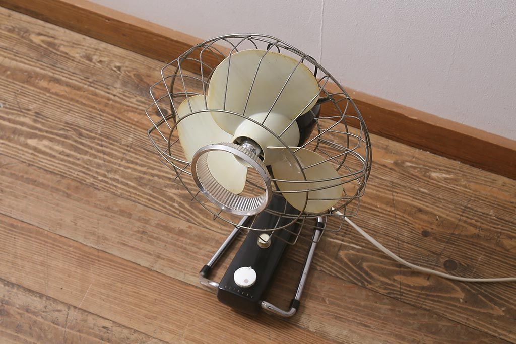 レトロ家具　昭和中期　日立(HITACHI)　オルゴール機能付き　ノスタルジックな雰囲気の30cm卓上扇風機(ファン)(R-041693)