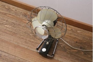レトロ家具　昭和中期　日立(HITACHI)　オルゴール機能付き　ノスタルジックな雰囲気の30cm卓上扇風機(ファン)(R-041693)