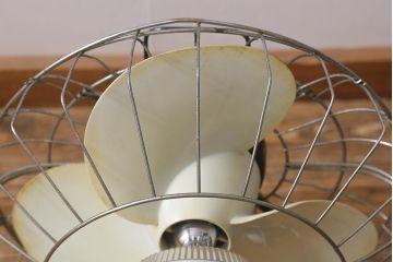 レトロ家具　昭和中期　日立(HITACHI)　オルゴール機能付き　ノスタルジックな雰囲気の30cm卓上扇風機(ファン)(R-041693)