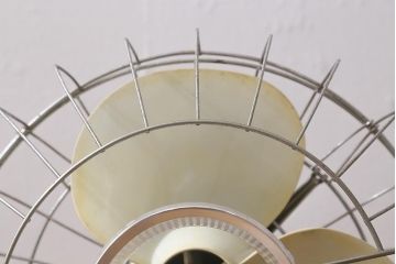 レトロ家具　昭和中期　日立(HITACHI)　オルゴール機能付き　ノスタルジックな雰囲気の30cm卓上扇風機(ファン)(R-041693)