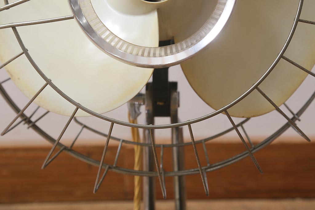 レトロ家具　昭和中期　日立(HITACHI)　オルゴール機能付き　ノスタルジックな雰囲気の30cm卓上扇風機(ファン)(R-041693)