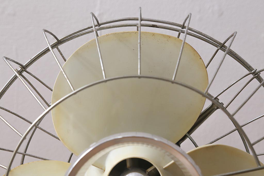 レトロ家具　昭和中期　日立(HITACHI)　オルゴール機能付き　ノスタルジックな雰囲気の30cm卓上扇風機(ファン)(R-041693)