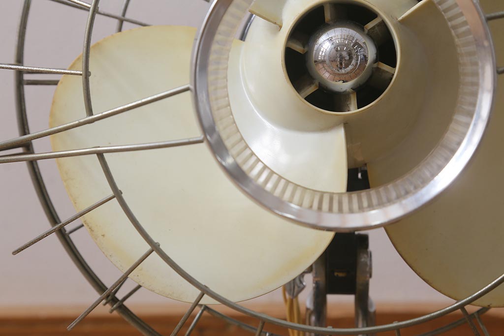 レトロ家具　昭和中期　日立(HITACHI)　オルゴール機能付き　ノスタルジックな雰囲気の30cm卓上扇風機(ファン)(R-041693)