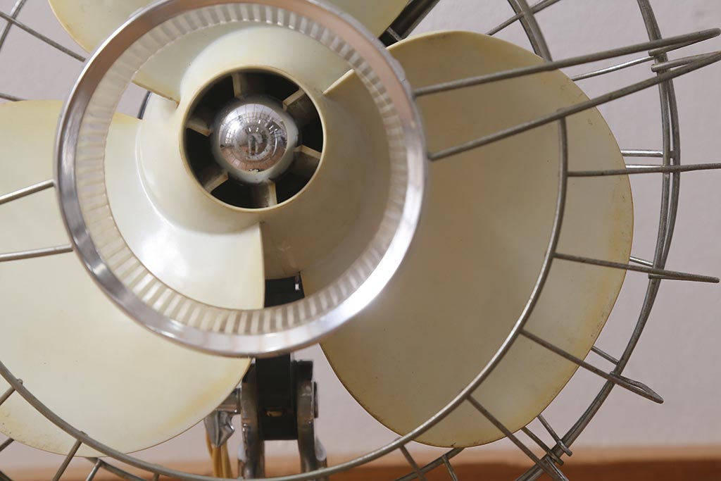 レトロ家具　昭和中期　日立(HITACHI)　オルゴール機能付き　ノスタルジックな雰囲気の30cm卓上扇風機(ファン)(R-041693)