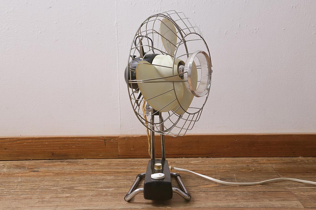 レトロ家具　昭和中期　日立(HITACHI)　オルゴール機能付き　ノスタルジックな雰囲気の30cm卓上扇風機(ファン)(R-041693)