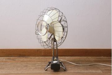レトロ家具　昭和中期　日立(HITACHI)　オルゴール機能付き　ノスタルジックな雰囲気の30cm卓上扇風機(ファン)(R-041693)