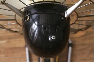 レトロ家具　昭和中期　日立(HITACHI)　オルゴール機能付き　ノスタルジックな雰囲気の30cm卓上扇風機(ファン)(R-041693)