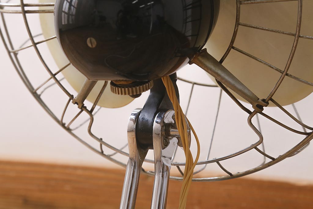 レトロ家具　昭和中期　日立(HITACHI)　オルゴール機能付き　ノスタルジックな雰囲気の30cm卓上扇風機(ファン)(R-041693)