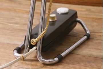 レトロ家具　昭和中期　日立(HITACHI)　オルゴール機能付き　ノスタルジックな雰囲気の30cm卓上扇風機(ファン)(R-041693)