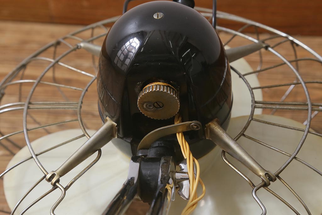 レトロ家具　昭和中期　日立(HITACHI)　オルゴール機能付き　ノスタルジックな雰囲気の30cm卓上扇風機(ファン)(R-041693)