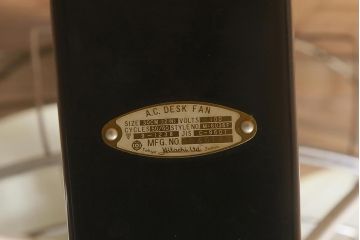 レトロ家具　昭和中期　日立(HITACHI)　オルゴール機能付き　ノスタルジックな雰囲気の30cm卓上扇風機(ファン)(R-041693)