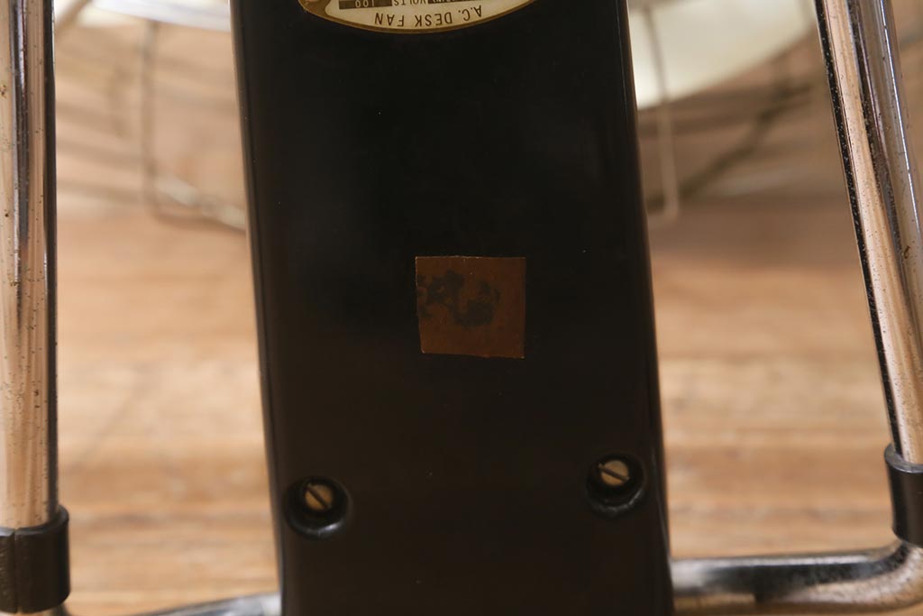 レトロ家具　昭和中期　日立(HITACHI)　オルゴール機能付き　ノスタルジックな雰囲気の30cm卓上扇風機(ファン)(R-041693)