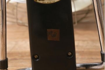 レトロ家具　昭和中期　日立(HITACHI)　オルゴール機能付き　ノスタルジックな雰囲気の30cm卓上扇風機(ファン)(R-041693)