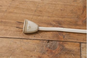 レトロ家具　昭和中期　日立(HITACHI)　オルゴール機能付き　ノスタルジックな雰囲気の30cm卓上扇風機(ファン)(R-041693)