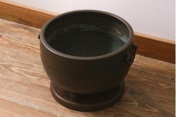 アンティーク雑貨　古民具・骨董　大正昭和初期　山水図　耳付銅火鉢(手あぶり)(R-041695)