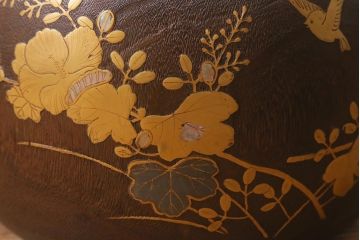 アンティーク雑貨　大正昭和初期　桐材　蒔絵・螺鈿　花鳥図が目を引く刳り貫き火鉢(木製火鉢、手あぶり)(R-041696)