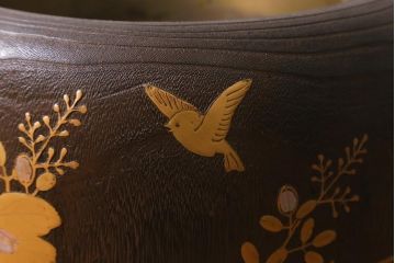 アンティーク雑貨　大正昭和初期　桐材　蒔絵・螺鈿　花鳥図が目を引く刳り貫き火鉢(木製火鉢、手あぶり)(R-041696)