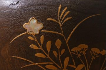アンティーク雑貨　大正昭和初期　桐材　蒔絵・螺鈿　花鳥図が目を引く刳り貫き火鉢(木製火鉢、手あぶり)(R-041696)