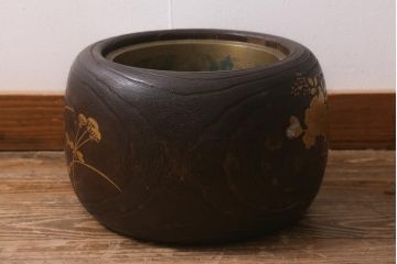 アンティーク雑貨　大正昭和初期　桐材　蒔絵・螺鈿　花鳥図が目を引く刳り貫き火鉢(木製火鉢、手あぶり)(R-041697)