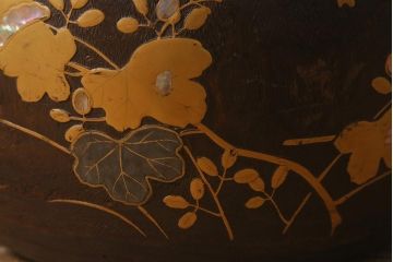 アンティーク雑貨　大正昭和初期　桐材　蒔絵・螺鈿　花鳥図が目を引く刳り貫き火鉢(木製火鉢、手あぶり)(R-041697)