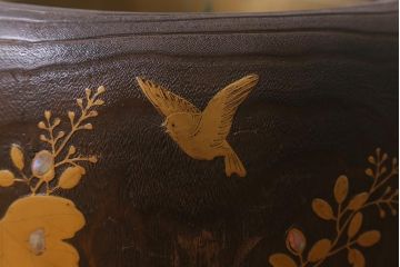 アンティーク雑貨　大正昭和初期　桐材　蒔絵・螺鈿　花鳥図が目を引く刳り貫き火鉢(木製火鉢、手あぶり)(R-041697)