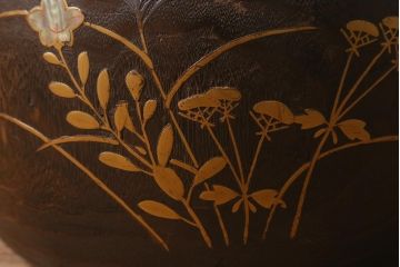 アンティーク雑貨　大正昭和初期　桐材　蒔絵・螺鈿　花鳥図が目を引く刳り貫き火鉢(木製火鉢、手あぶり)(R-041697)