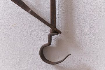 アンティーク雑貨　明治大正期　味のある風合いが魅力の自在鉤(じざいかぎ)(R-041702)