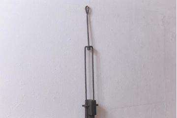 アンティーク雑貨　古民具・骨董　江戸明治期　いぶされた味わいが魅力の自在鉤(じざいかぎ)(R-041704)