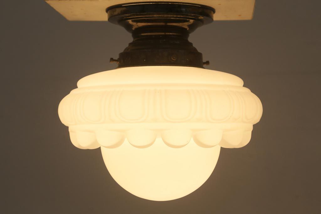 レトロ照明　昭和初期　丸みのあるフォルムが可愛らしいペンダントライト(天井照明、吊り下げ照明)(R-041707)