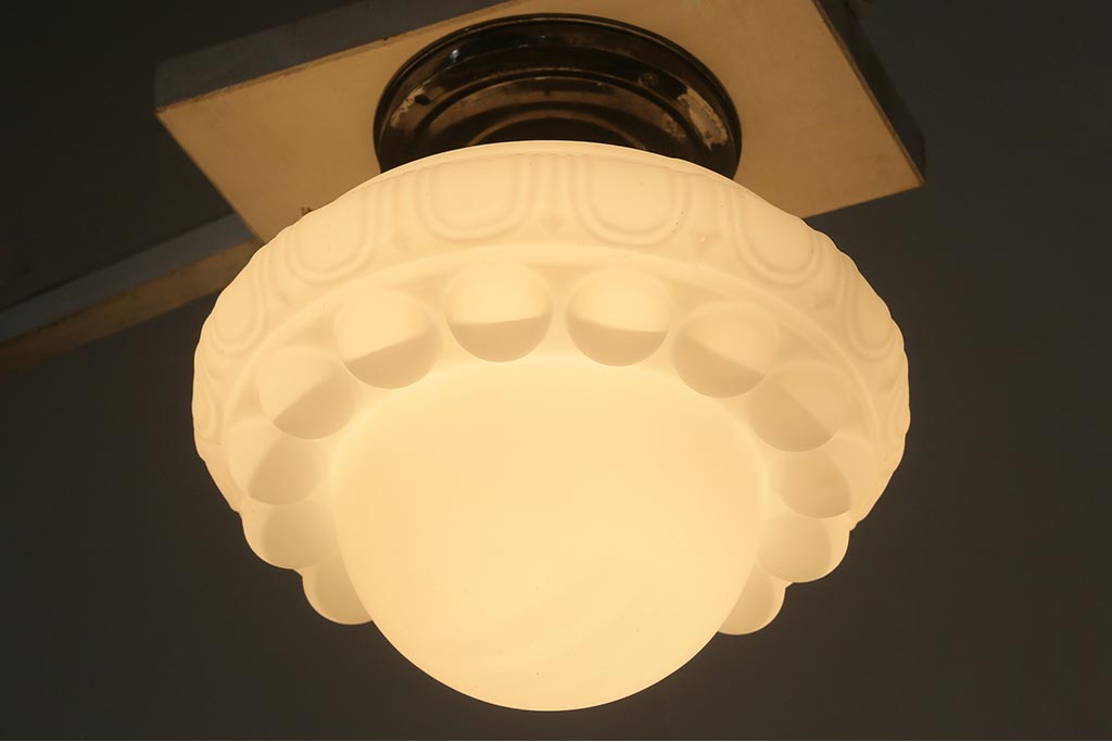 レトロ照明　昭和初期　丸みのあるフォルムが可愛らしいペンダントライト(天井照明、吊り下げ照明)(R-041707)