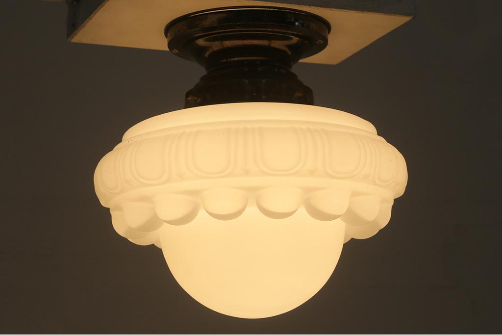 レトロ照明　昭和初期　丸みのあるフォルムが可愛らしいペンダントライト(天井照明、吊り下げ照明)(R-041707)