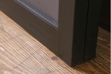 アンティーク建具　明治期　ペイント　ツバメの透かし入り板戸2枚セット(帯戸、引き戸)(R-041715)