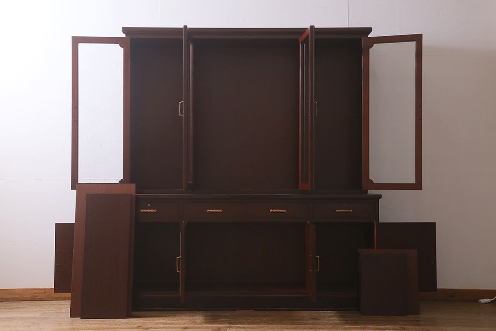 中古　神戸元町欧風家具　メープル不二屋　気品漂う佇まいが魅力的な食器棚(収納棚、カップボード、飾り棚)(定価約100万円)(R-041720)