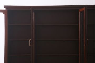 中古　神戸元町欧風家具　メープル不二屋　気品漂う佇まいが魅力的な食器棚(収納棚、カップボード、飾り棚)(定価約100万円)(R-041720)