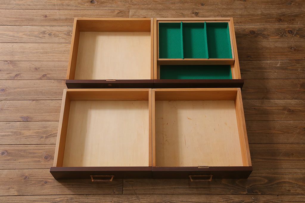 中古　神戸元町欧風家具　メープル不二屋　気品漂う佇まいが魅力的な食器棚(収納棚、カップボード、飾り棚)(定価約100万円)(R-041720)