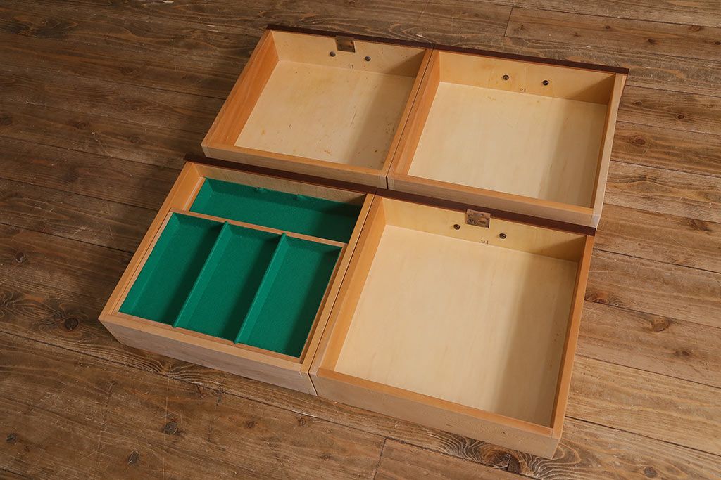 中古　神戸元町欧風家具　メープル不二屋　気品漂う佇まいが魅力的な食器棚(収納棚、カップボード、飾り棚)(定価約100万円)(R-041720)