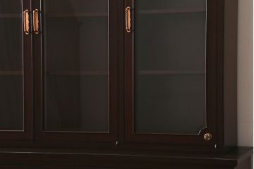 中古　神戸元町欧風家具　メープル不二屋　気品漂う佇まいが魅力的な食器棚(収納棚、カップボード、飾り棚)(定価約100万円)(R-041720)