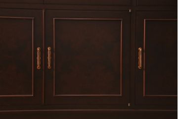 中古　神戸元町欧風家具　メープル不二屋　気品漂う佇まいが魅力的な食器棚(収納棚、カップボード、飾り棚)(定価約100万円)(R-041720)