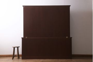 中古　神戸元町欧風家具　メープル不二屋　気品漂う佇まいが魅力的な食器棚(収納棚、カップボード、飾り棚)(定価約100万円)(R-041720)