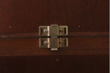 中古　神戸元町欧風家具　メープル不二屋　気品漂う佇まいが魅力的な食器棚(収納棚、カップボード、飾り棚)(定価約100万円)(R-041720)