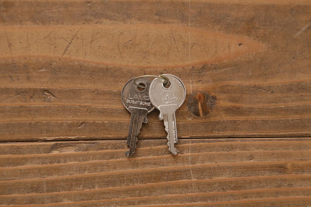 中古　神戸元町欧風家具　メープル不二屋　気品漂う佇まいが魅力的な食器棚(収納棚、カップボード、飾り棚)(定価約100万円)(R-041720)