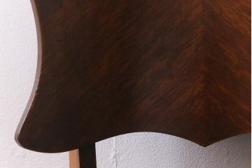 アンティーク家具　イギリスアンティーク　Lloyd's Antiques(ロイズ・アンティークス)　オーク材　洗練されたデザインが目を引くダイニングチェア(椅子)(R-041722)