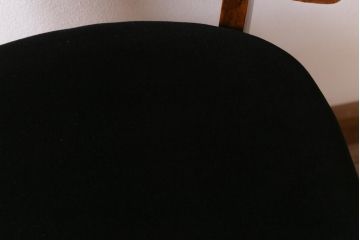 アンティーク家具　イギリスアンティーク　Lloyd's Antiques(ロイズ・アンティークス)　オーク材　洗練されたデザインが目を引くダイニングチェア(椅子)(R-041722)